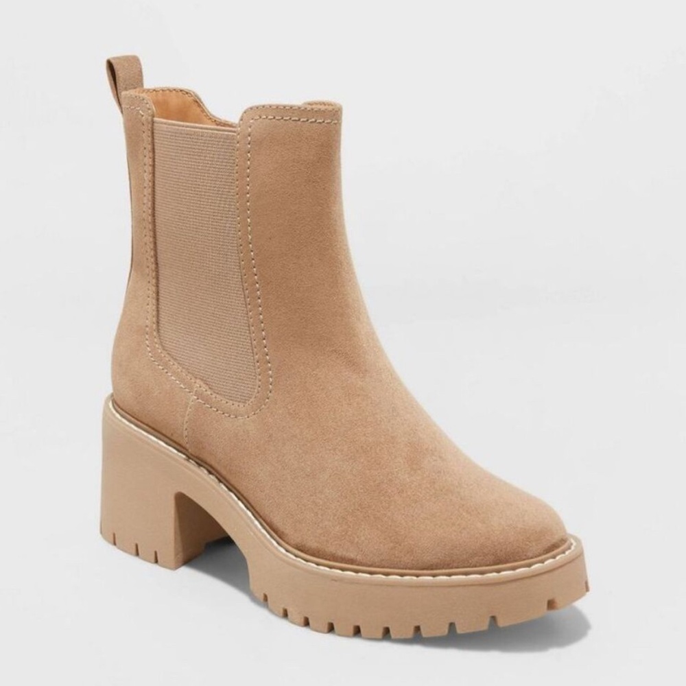 Women's Block Heel Chelsea Boots Faux
Suede Memory Foam Size 9.5 NWT